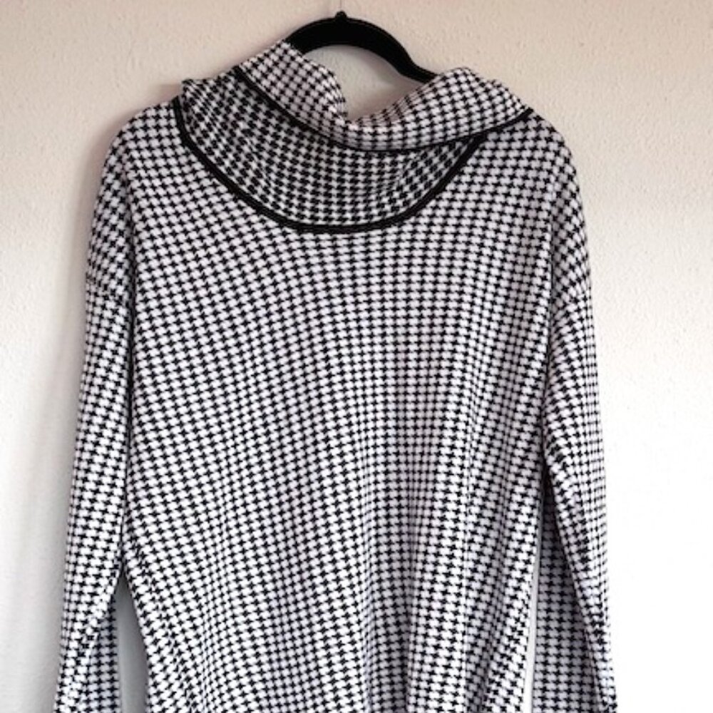 Calvin Klein Houndstooth Clowl Neck Sweater